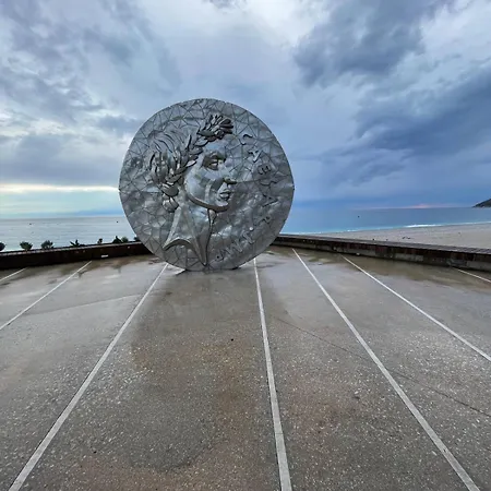 Miku Coast- 3* Palasë