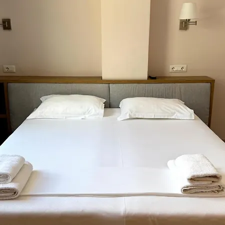 Miku Coast- 3* Palasë